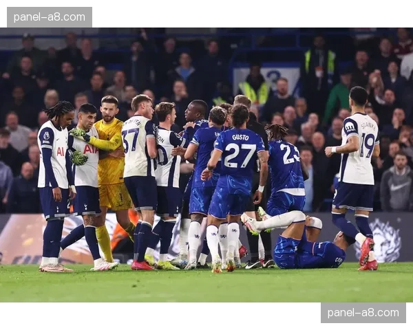 保级关键战:卢顿与诺丁汉森林直接对话 保级关键战:卢顿与诺丁汉森林直接对话