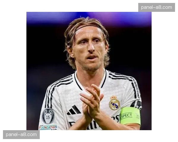 特写：39岁的莫德里奇替补登场，完成其职业生涯第150场欧冠比赛