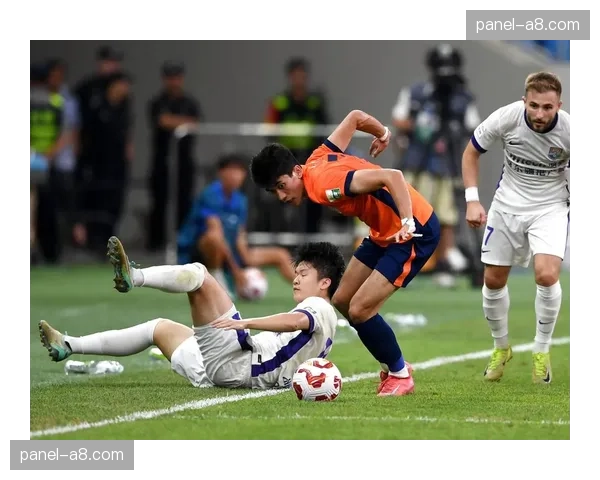 保级战中球员冲突与裁判控制比赛能力考验
